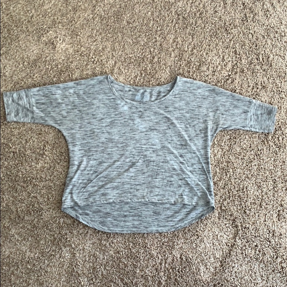 Gray quarter sleeve crop top
